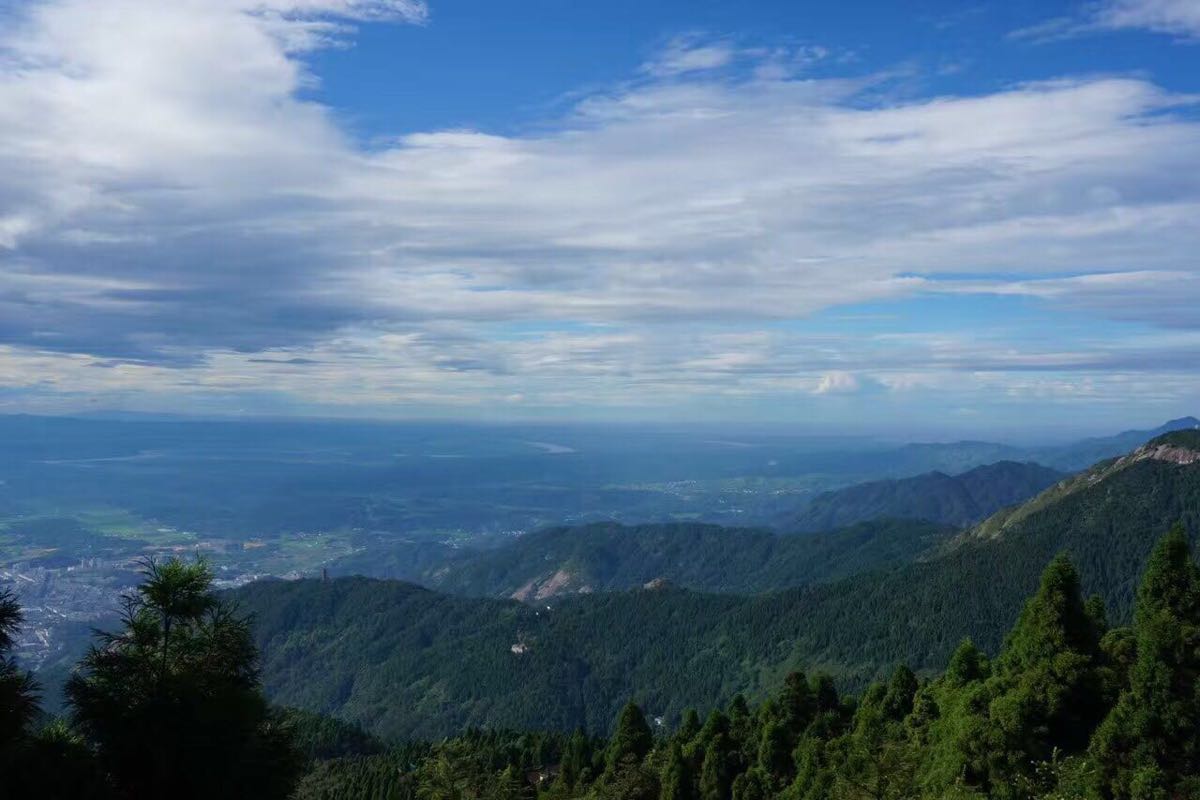 五岳之一的衡山,正所谓南岳衡山,它在地理位置上是位于衡阳