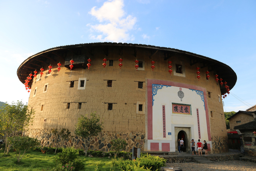 福建土楼有"六群四楼"被列入世界文化遗产,怀远楼是四个单体楼的其中