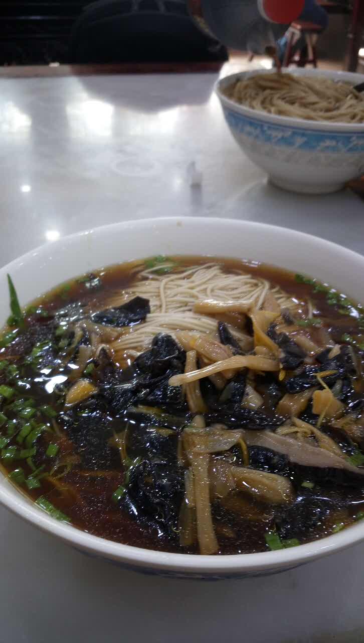 还不错,正宗东吴面馆,点了两份素浇面,味道好极了,下次还要来,棒棒棒