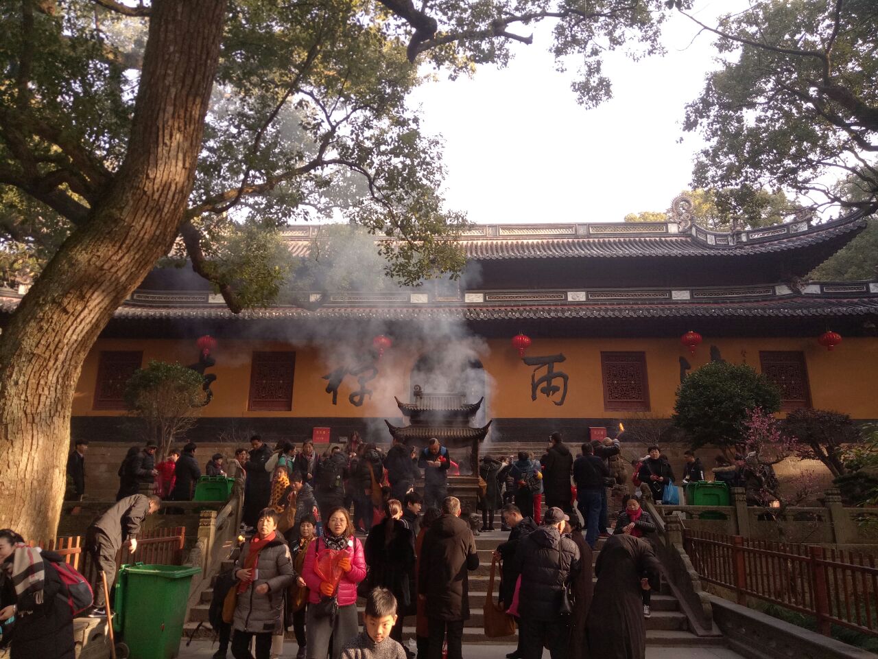 法雨禅寺在普陀山的地位仅次于普济禅寺,是座古老幽静的寺院