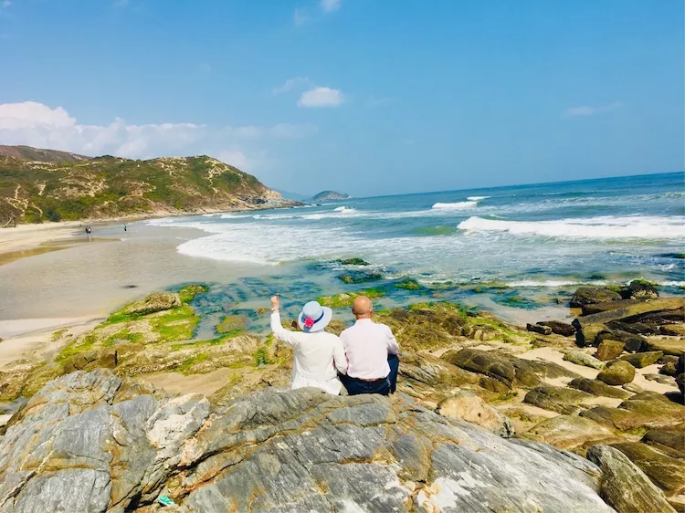 热门滨海旅游地,但相距不远的考洲洋海域,却有个让人足够惊艳的盐洲岛