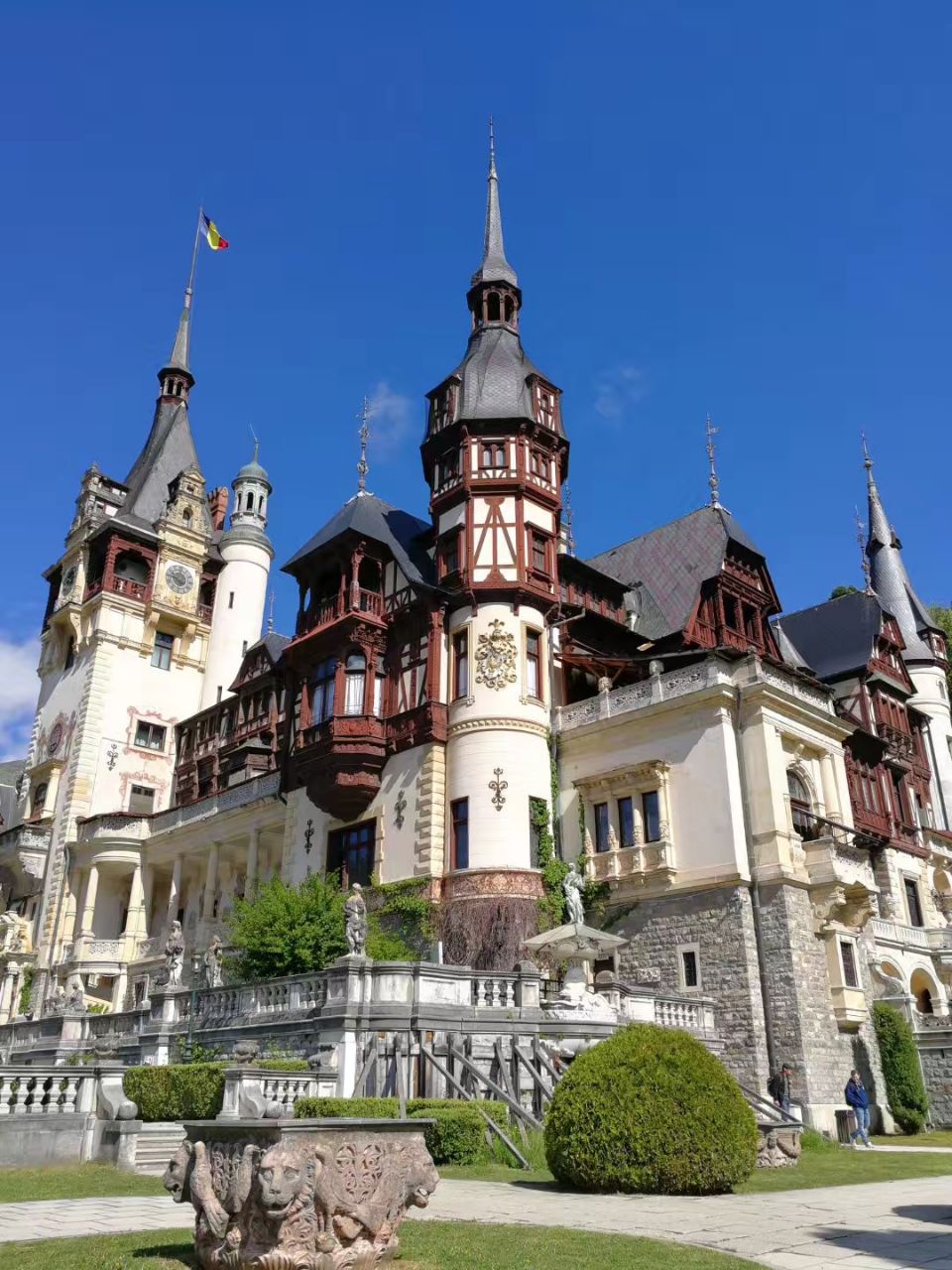 派勒斯城堡坐落于罗马尼亚首都布加勒斯特以北约130公里一个叫锡纳亚