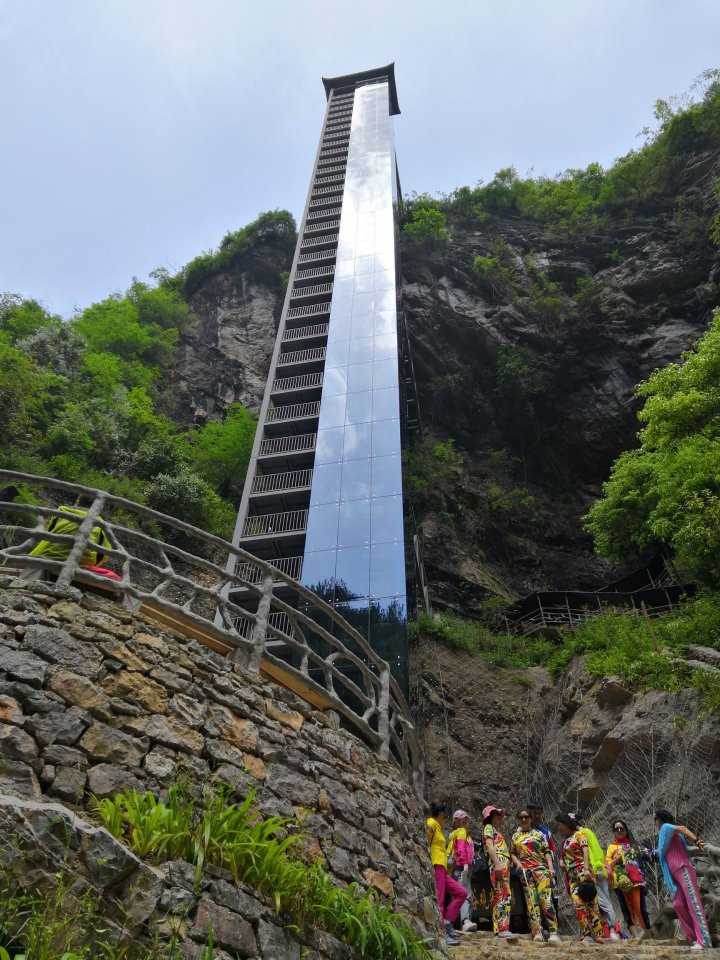 恩施地心谷景区石门河