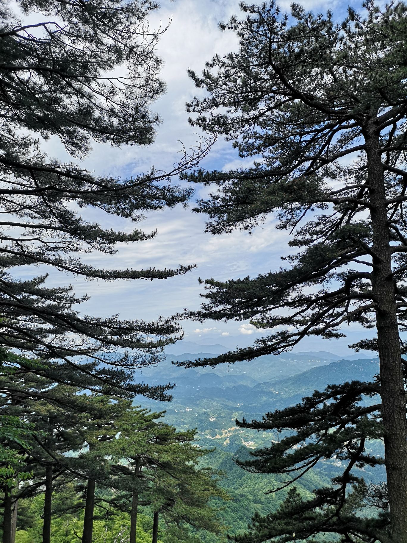 大别山纵横三省八百里,最险主峰白马尖.