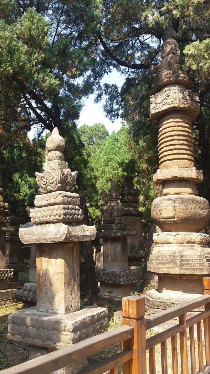 的汉传佛教寺庙,真正能够记得住的,至今只有三个,济南灵岩寺算是一个