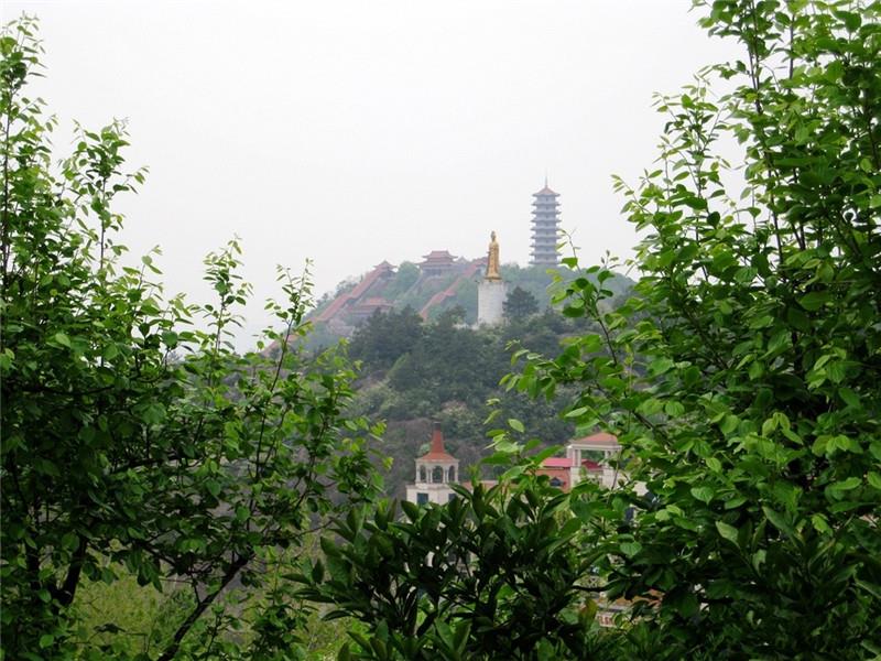 雷山风景区位于大冶市城西十五公里的陈贵镇境内,有小雷山,大泉沟