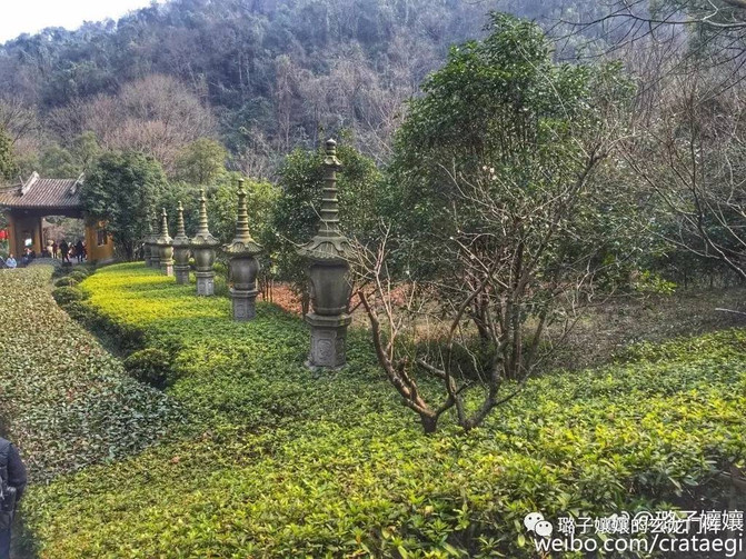 韬光寺是蜀地名僧韬光禅师所建,五代后晋天福三年(938年)吴越王重建.