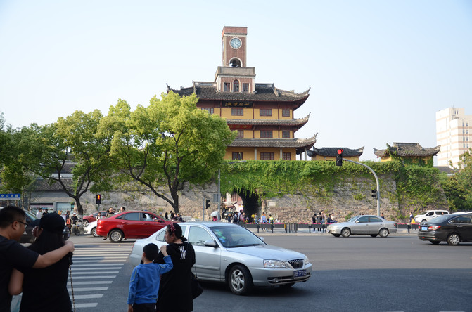 如今,鼓楼及附近的公园路一带已成为宁波主要文化活动的聚散地,楼内