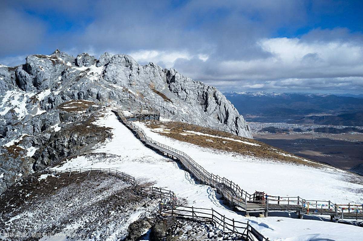 香格里拉石卡雪山值得去吗