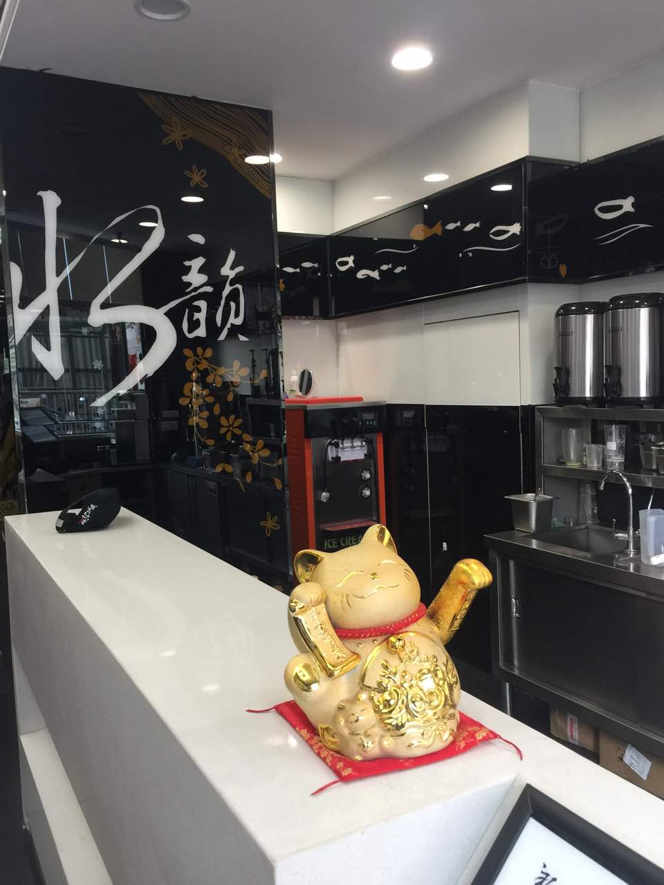 老板娘是个温柔细致的人,对奶茶都非常用心,很喜欢新时沏 2016-12-27