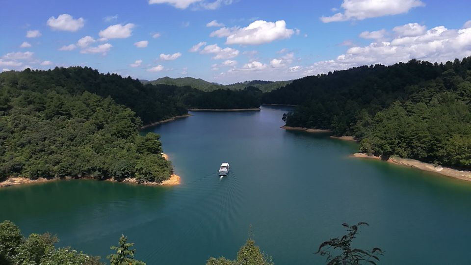 长顺杜鹃湖风景区