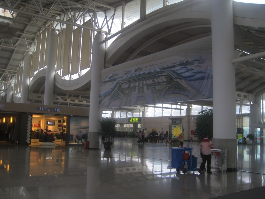 杭州萧山机场也算是国际机场,虽然客流量不大,但也好歹是个旅游城市