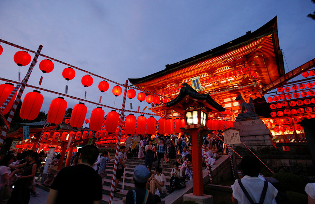 先说一下祗园祭,"只园祭"是日本三大祭之一,由京都的八坂神社举办的