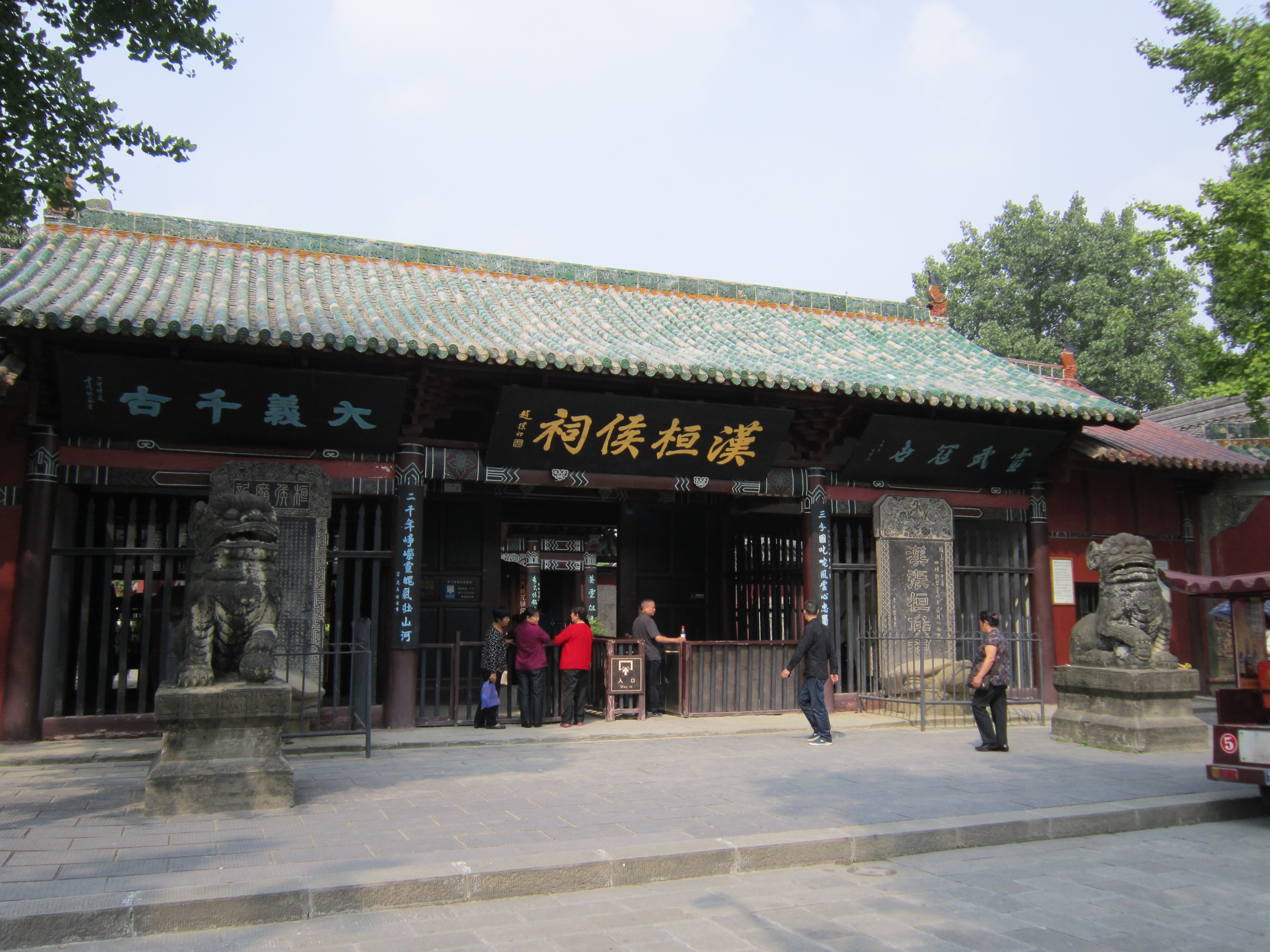 阆中古城有张飞庙,永安寺,五龙庙,滕王阁,观音寺,巴巴寺,大佛寺,川北