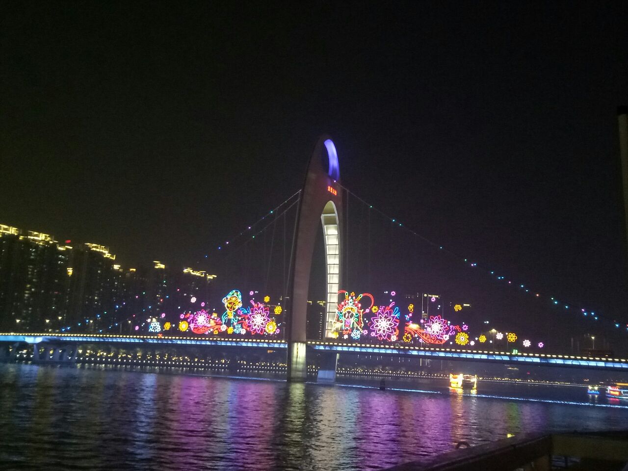 珠江夜游广州塔码头