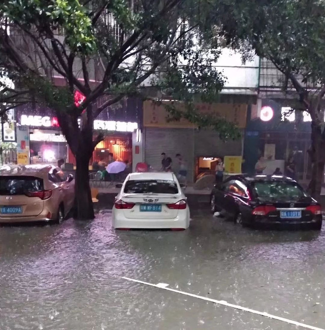 超级大暴雨!水淹广州太震撼!还有新台风,周末又要泡汤