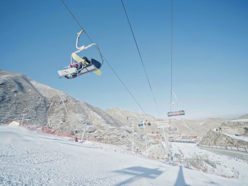 抱龙山凤凰岭滑雪场