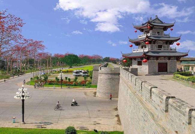 潮州古城位于广东省潮州市内,是国家历史文化名城.