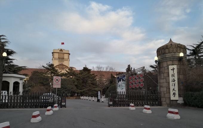 中国海洋大学鱼山校区的正门在哪?