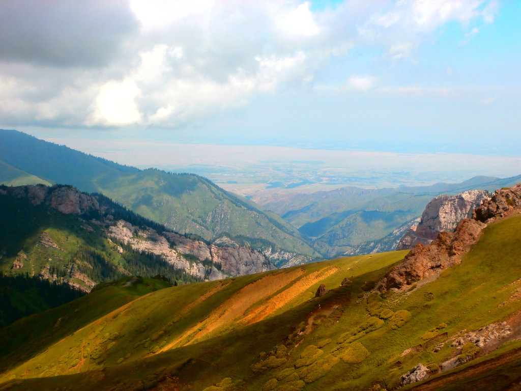 层峦叠嶂的山坡.