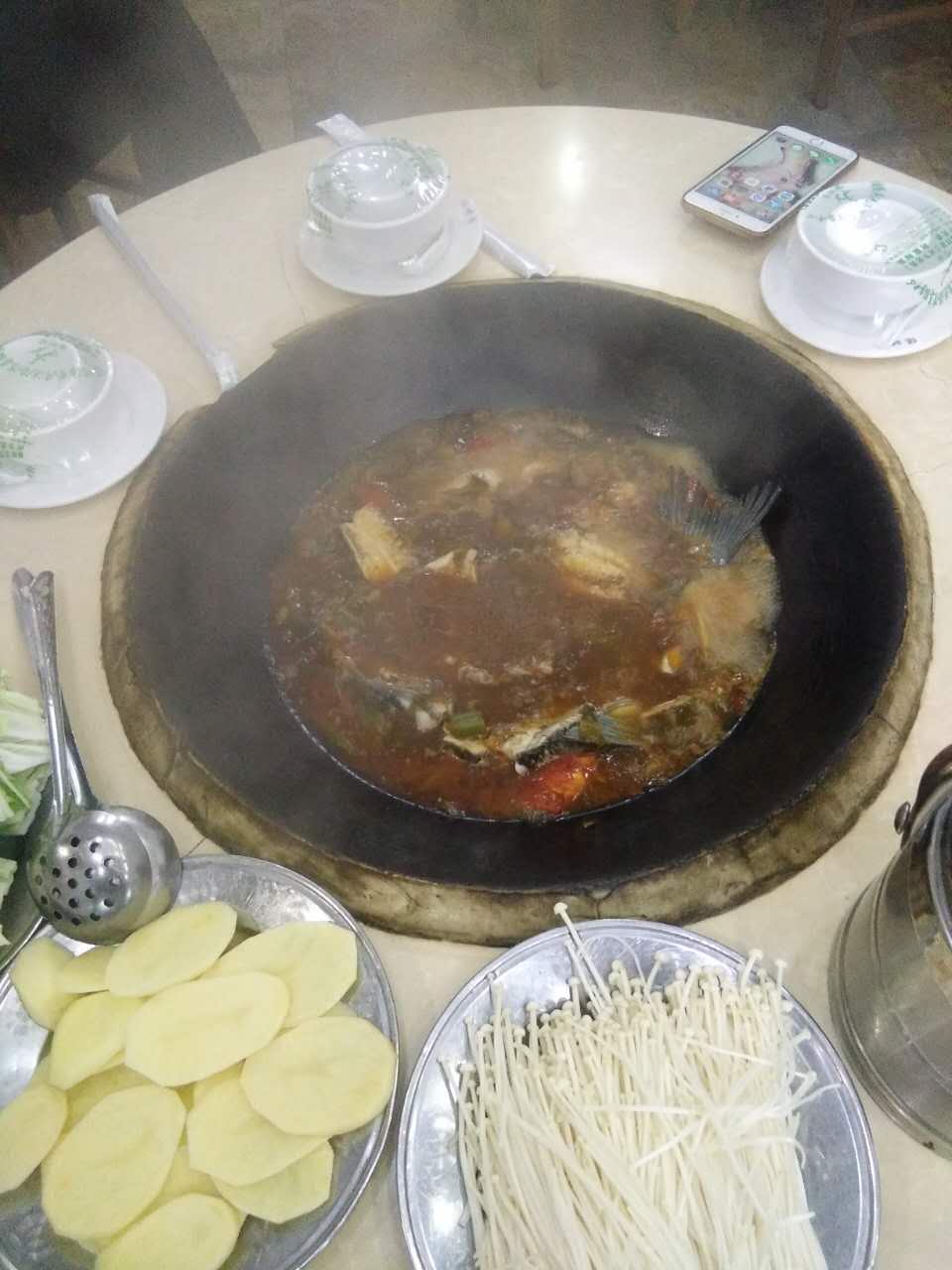 大锅大灶柴火饭庄