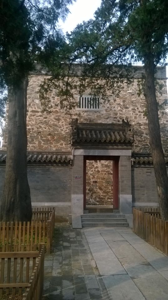 承恩寺是一个很特别的寺庙.从建筑上看,承恩寺的确很特别,很漂亮