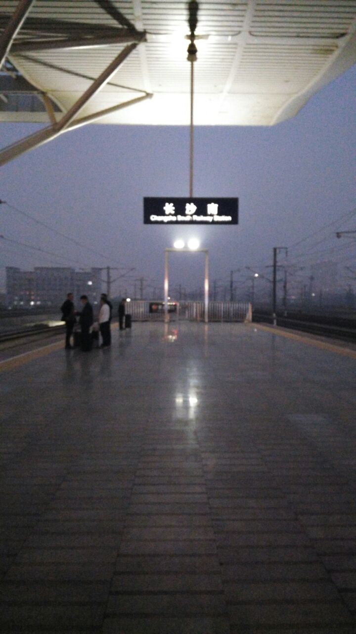 武汉乘高铁到长沙还是很方便的,长沙南站有地铁直接到橘子洲景点.