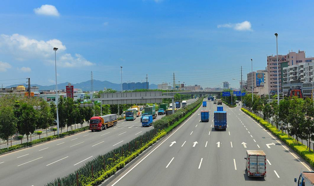 107国道高峰期禁行货车