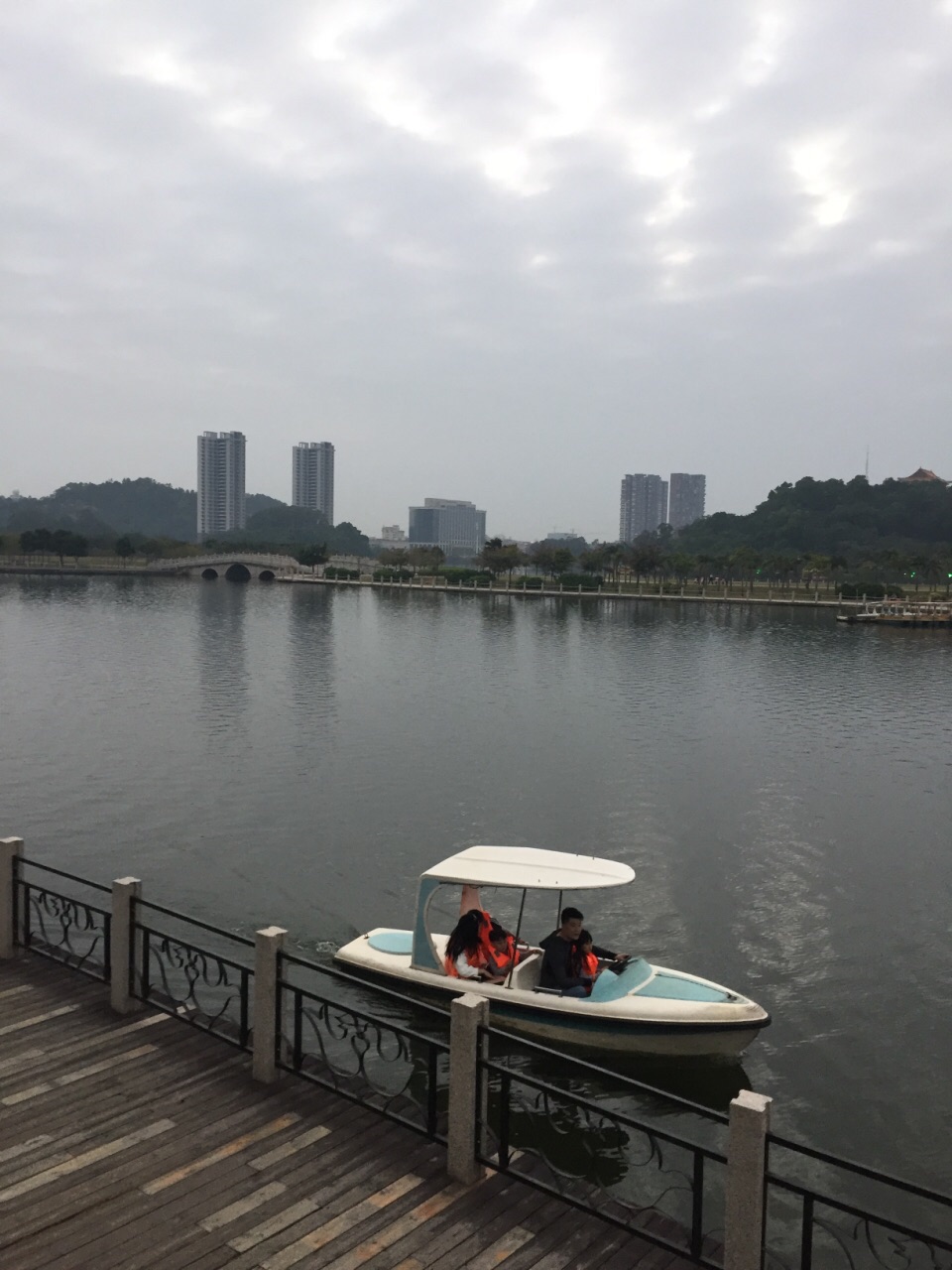 鸳鸯湖公园