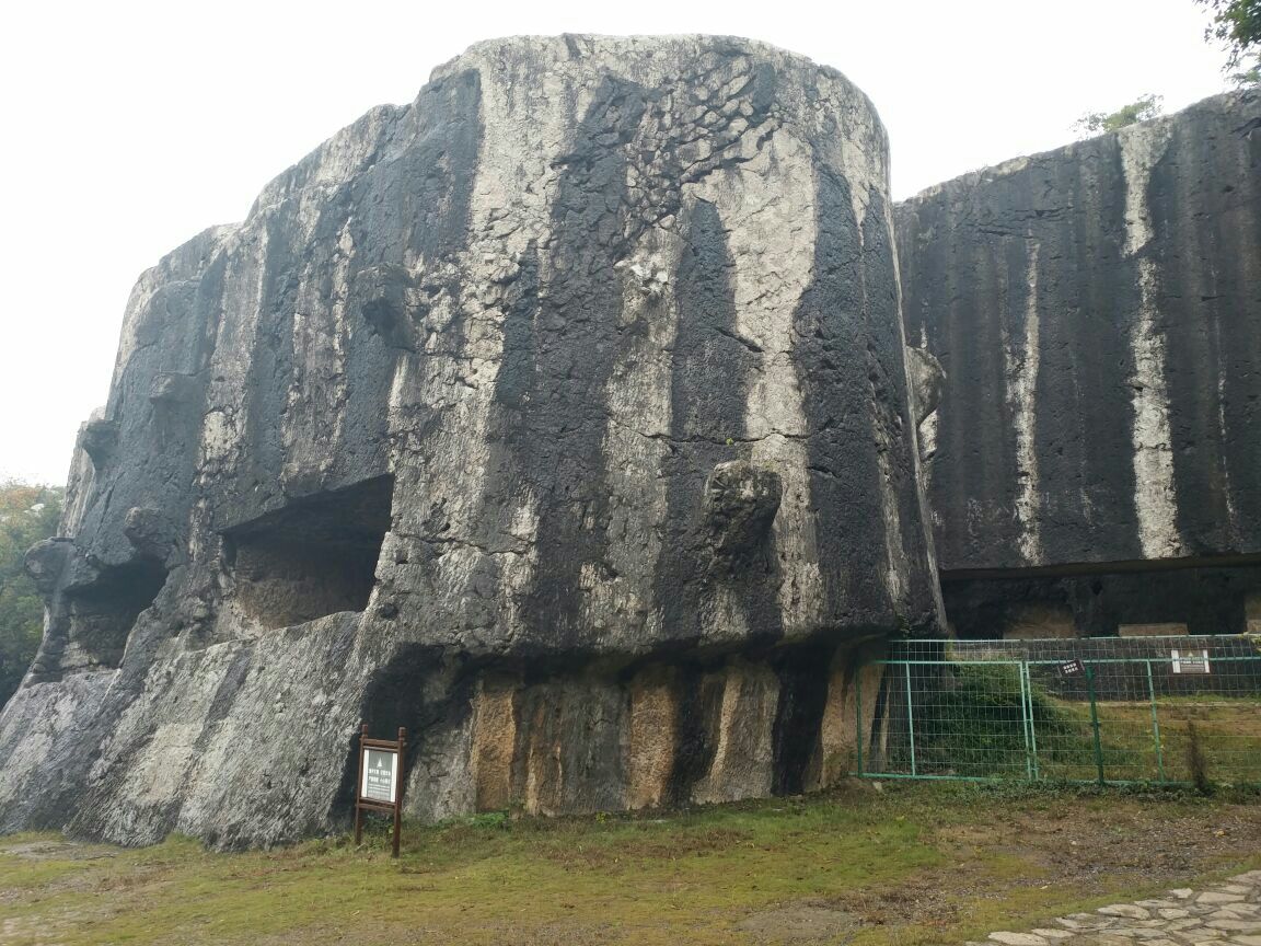 阳山碑材位于汤山旅游度假区内,也是汤山一处明代古迹.