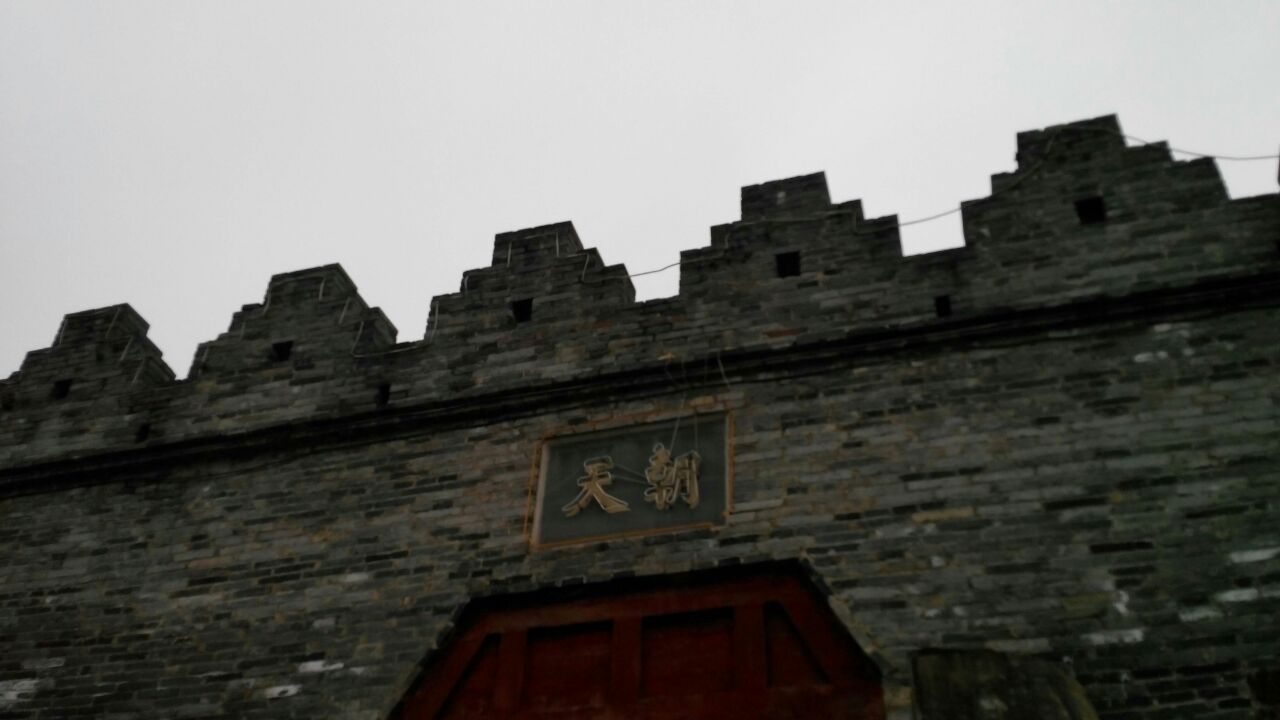端州古城墙作为广东仅存的完整古城墙,位于肇庆市区内人民南路一带