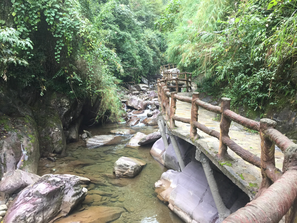 江口:贵州第一沟—亚木沟