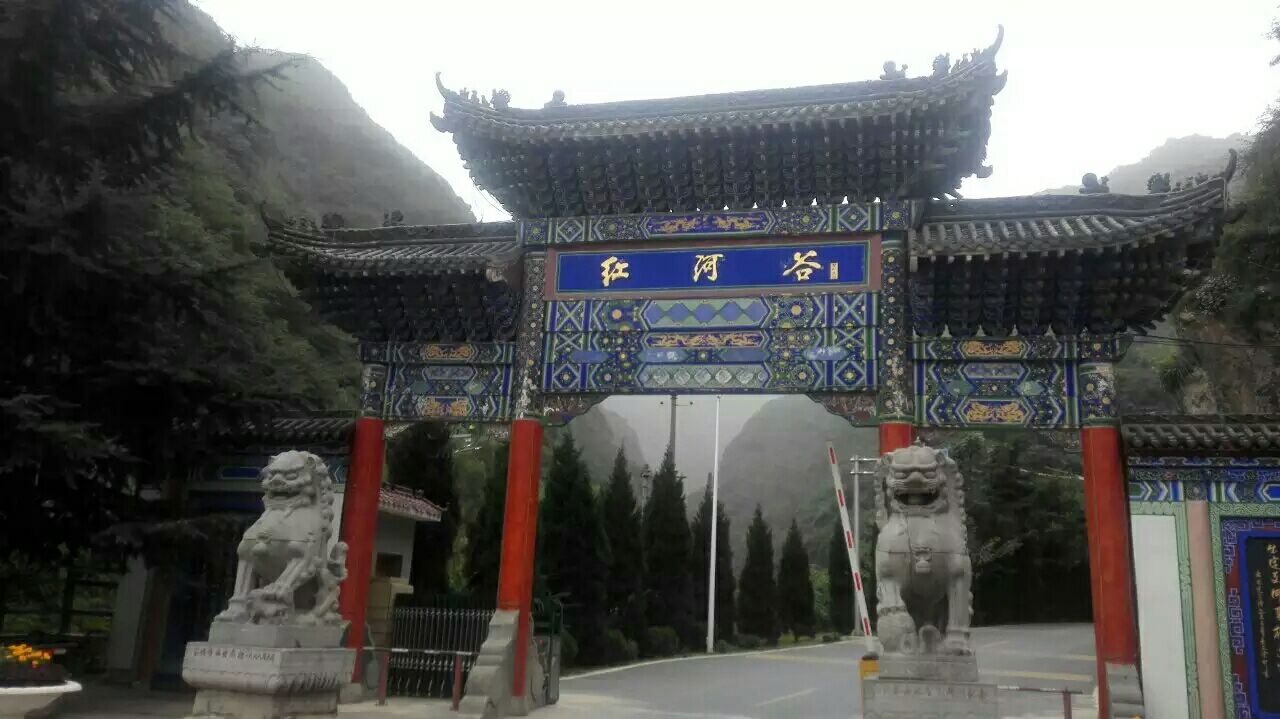 红河谷自然风景极高,山清水秀,其十里峡景区,如十里画廊一般,溪水长流