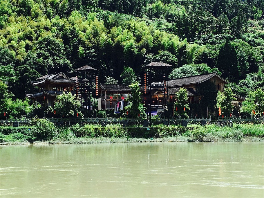 景宁"畲乡之窗"大均村