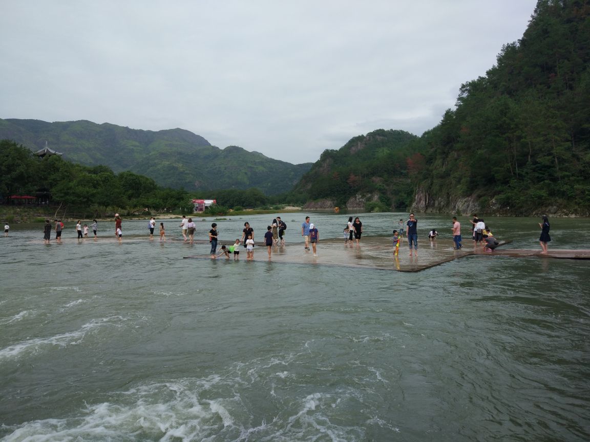 【携程攻略】楠溪江永嘉书院景点,楠溪江水非常干净,江中的石阶走起来