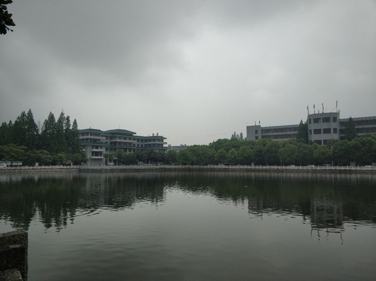 2019长江大学文理学院游玩攻略,还不错,有空调,湖也大,美.