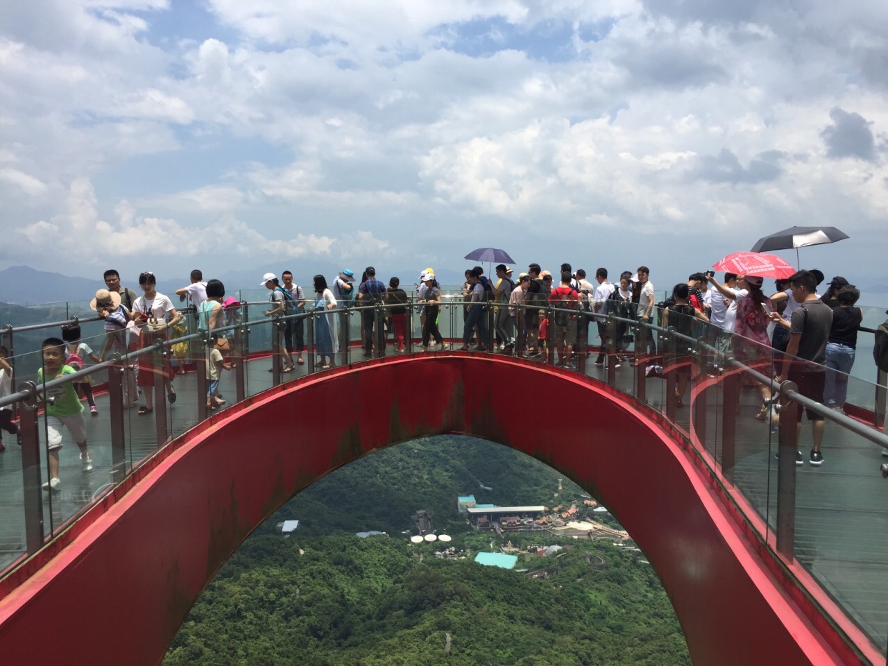 真的非常值得一去的地方,大人小孩都玩的非常开心,山上有两条线路