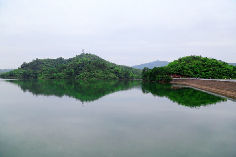 红花湖是惠州西湖的活水之源.