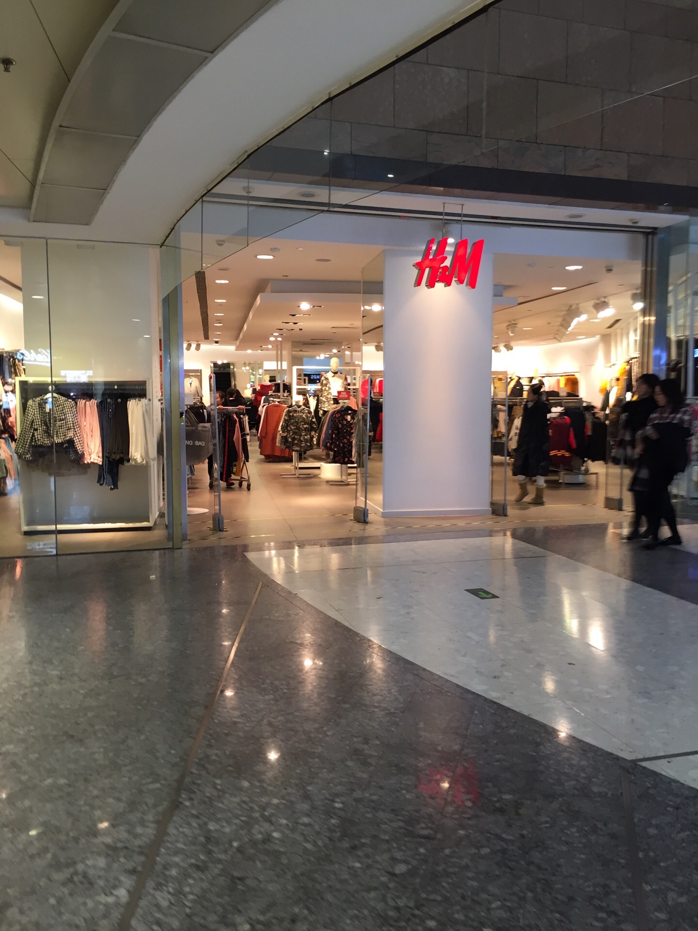 【携程攻略】上海h&m(正大店)购物,正大广场的h&m