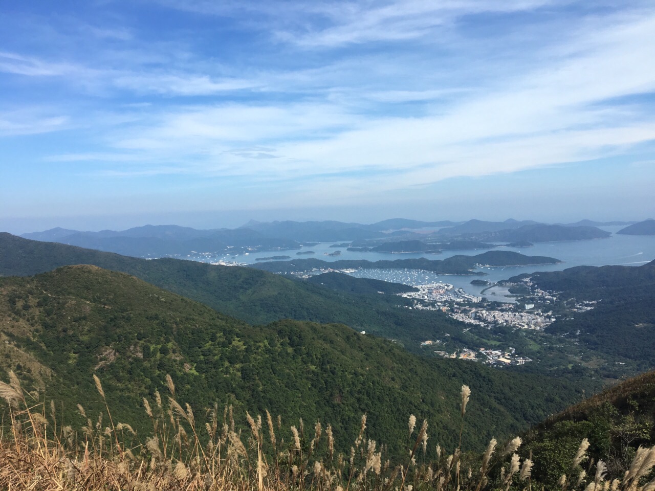 处平台标志是飞鹅山观景平台站在这里看到的是九龙的景色全部都是