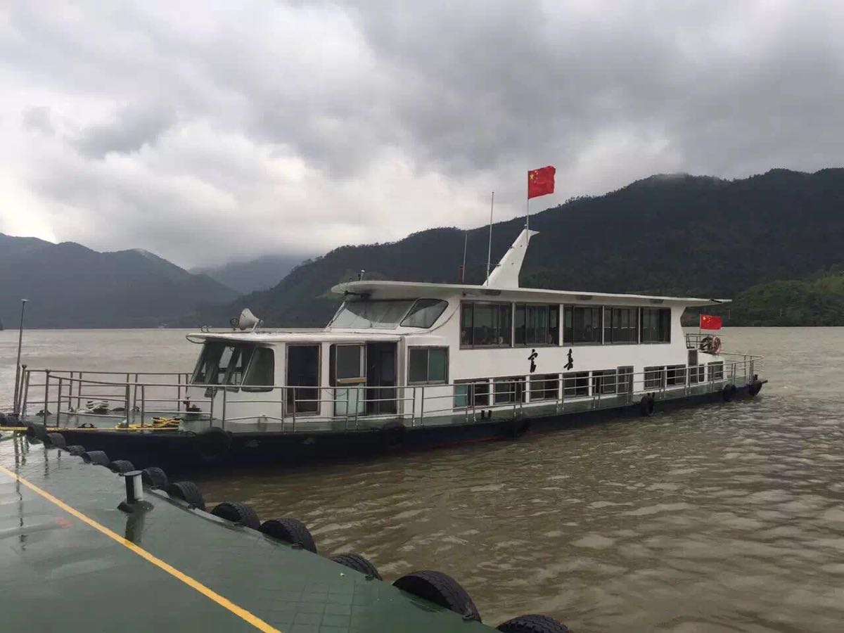 【携程攻略】桐庐富春江小三峡景点,坐船游览富春江,等船的时间比较久