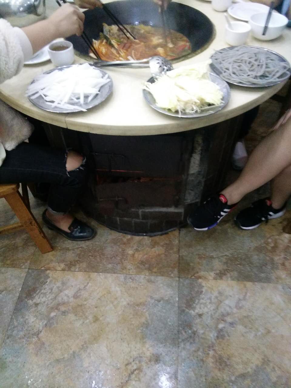 大锅大灶柴火饭庄