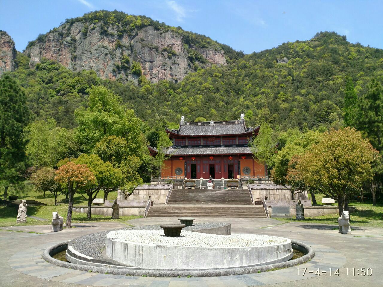 全家去义乌旅游,仙华山在义乌旁边的浦江县,开车过去1小时,4a景点说