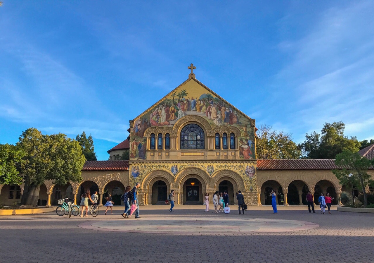 斯坦福大学是美国最著名的私立大学,被公认为世界上最杰出的大学之一