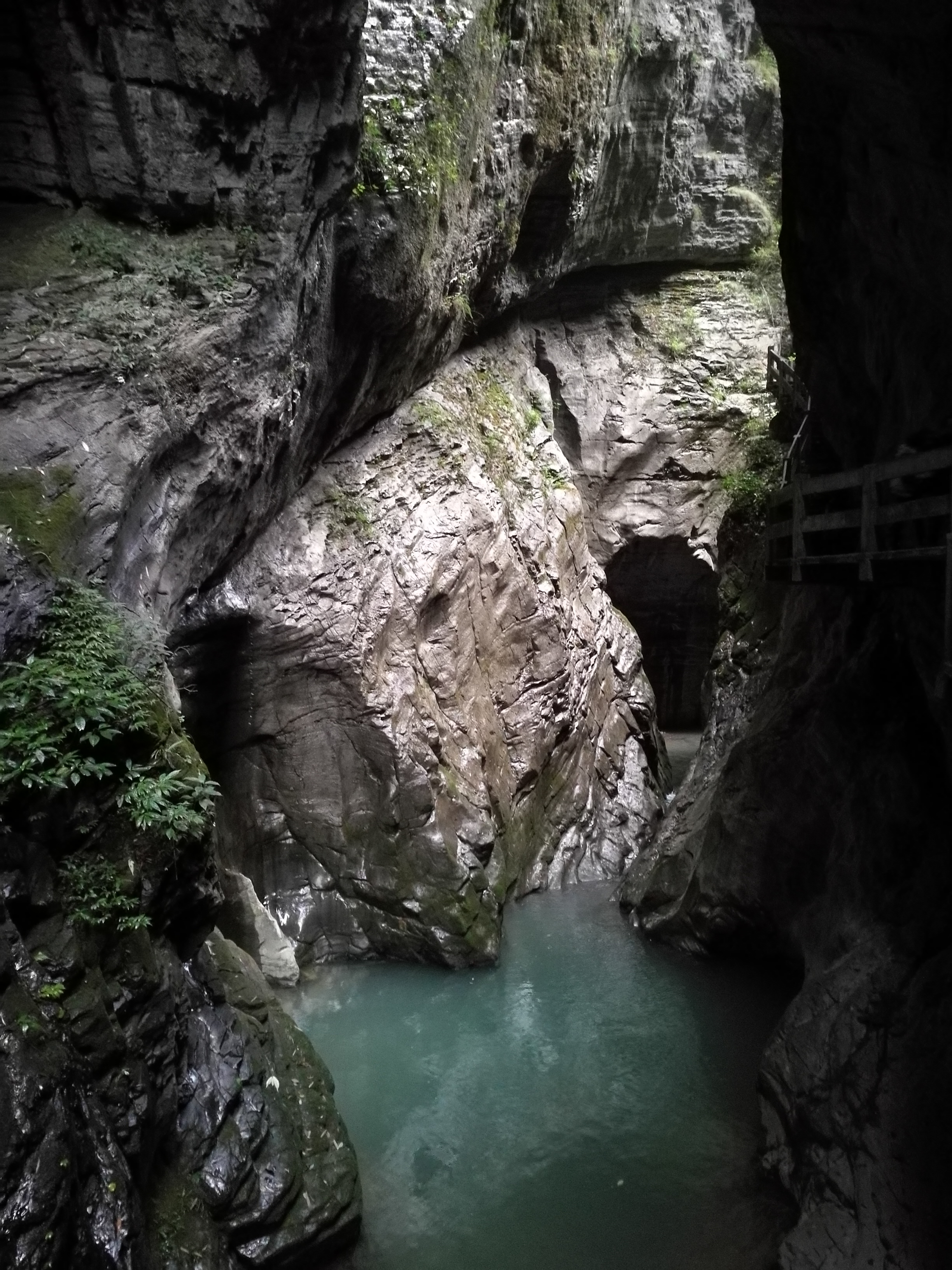 龙水峡地缝