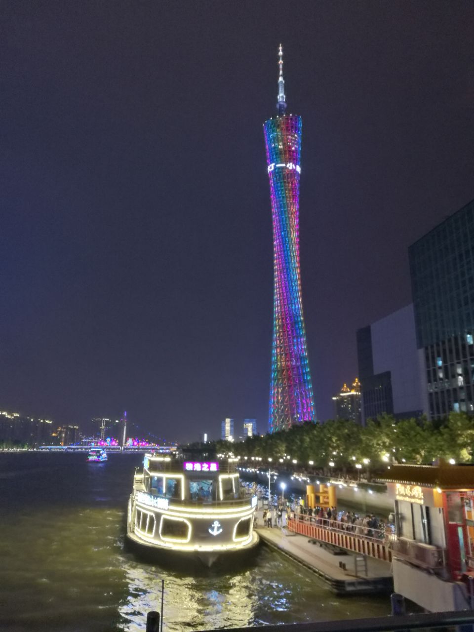 珠江夜游广州塔码头