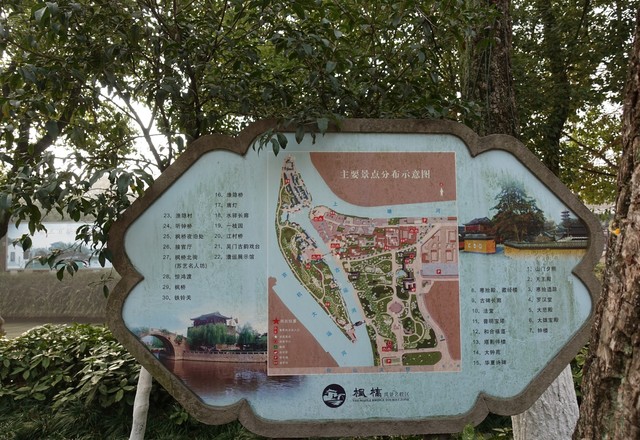 "姑苏城外寒山寺"指的便是这里,和枫桥景区相近,可一同游览