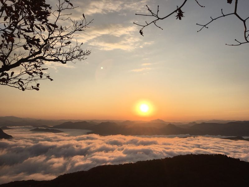 能半夜去爬千山吗?想看日出啊