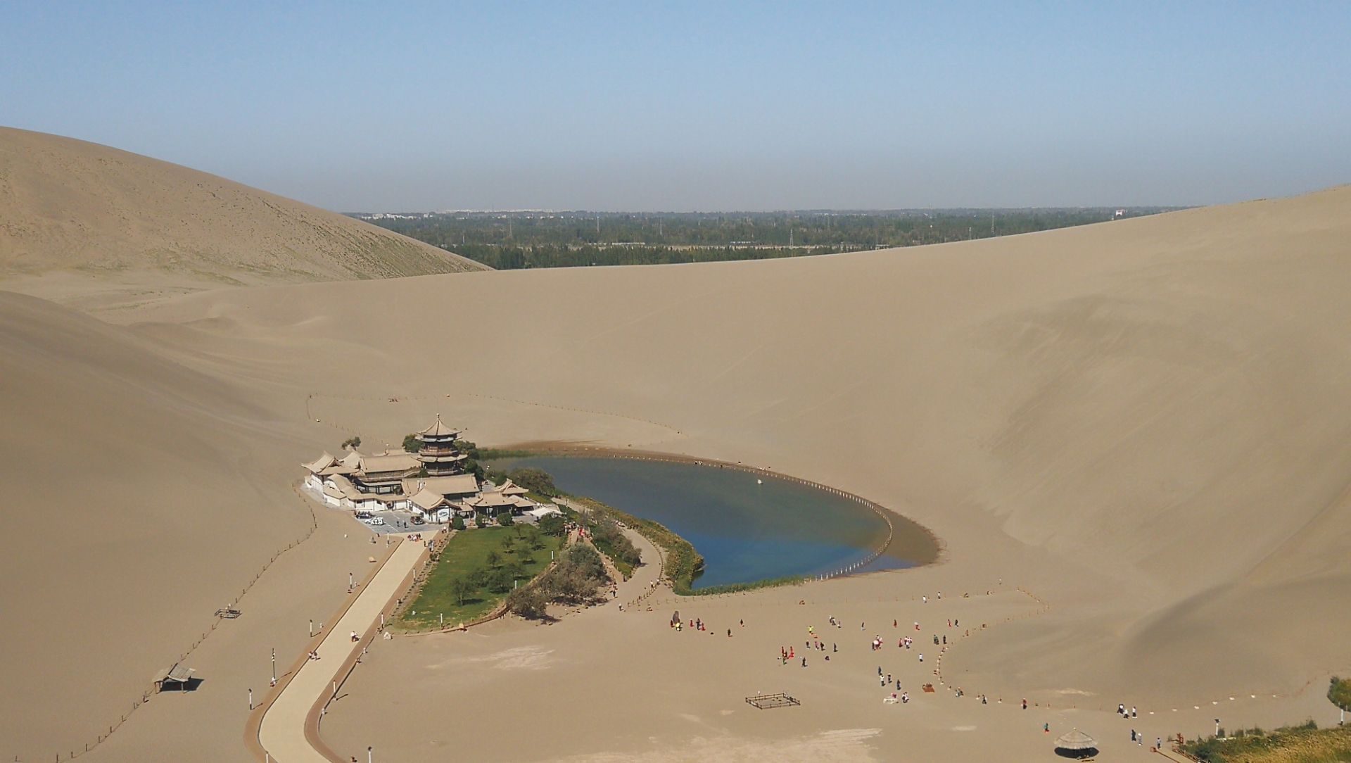 2019月牙泉游玩攻略,.泉"全景",要到鸣沙山上.