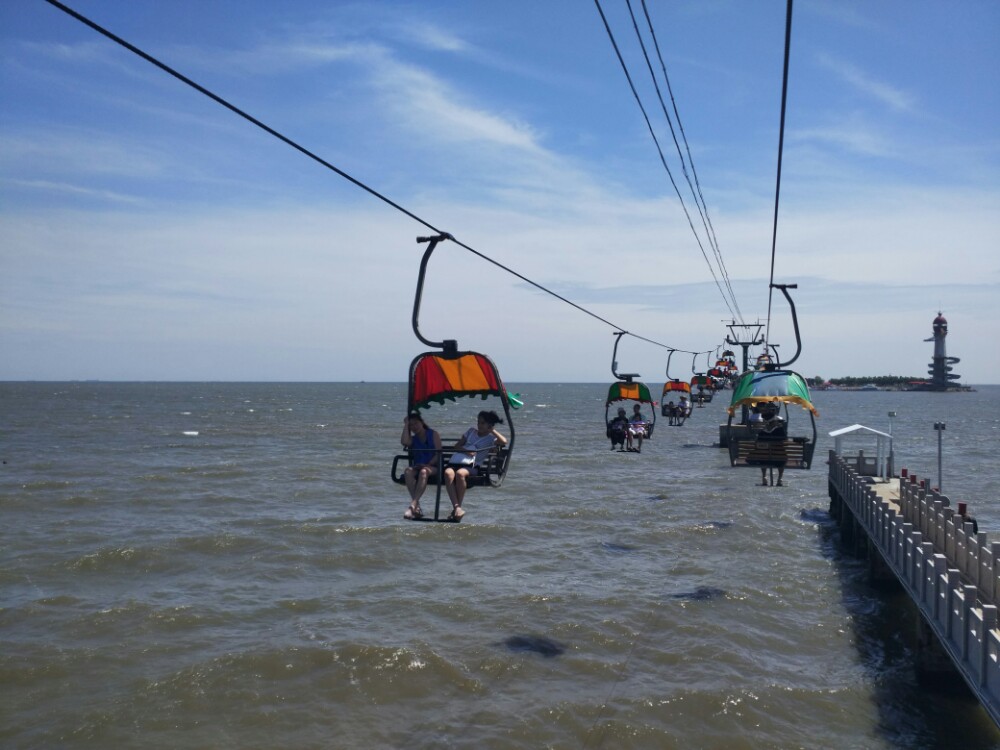 景色美,缆车很好,在海上可以和香港海洋公园的海上缆车相比了,只是人